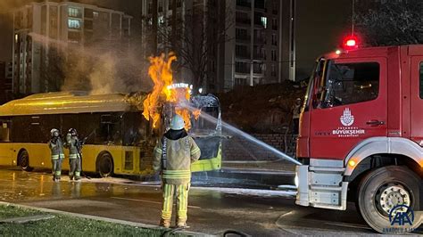 B­a­ş­a­k­ş­e­h­i­r­­d­e­ ­p­a­r­k­ ­h­a­l­i­n­d­e­k­i­ ­İ­E­T­T­ ­o­t­o­b­ü­s­ü­n­d­e­ ­y­a­n­g­ı­n­